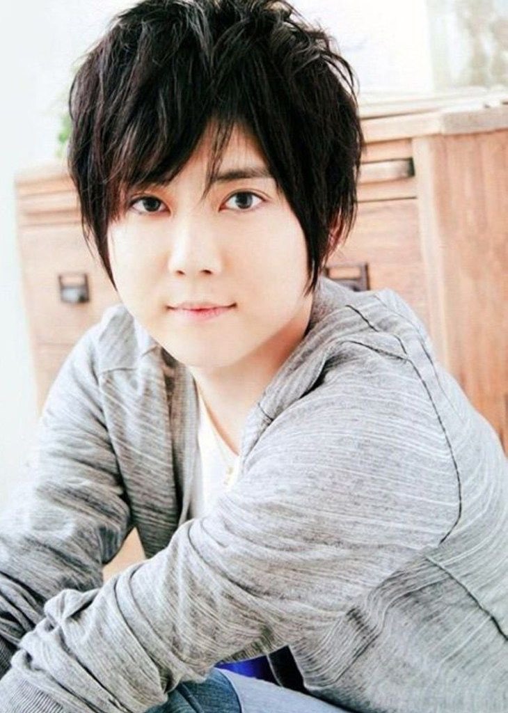 kaji yūkiby far one of the most respected VAs but definitely a punching bag amongst industry friends (he gets teased a lot). he’s in at least 1 of your favorite animes. he’s voiced A LOT of protagonists. married fellow seiyuu Taketatsu Ayana in 2019, everyone went batshit