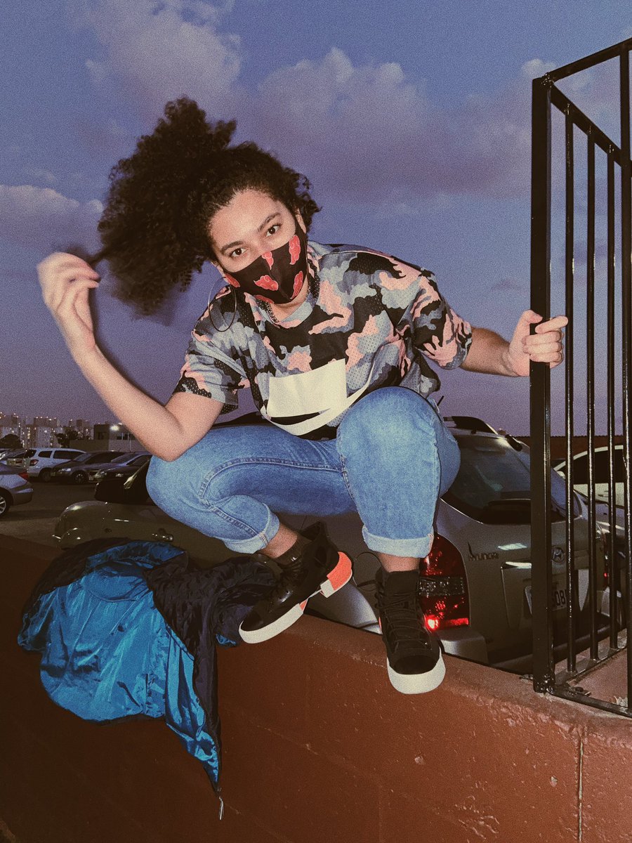 reisjuliav's tweet image. não sei como a @converse_br me conhece tão bem (??) mas eles me mandaram esse lançamento fino d+ 🥺🥺 obrigada!! #InMyConverse #CreateAtHome