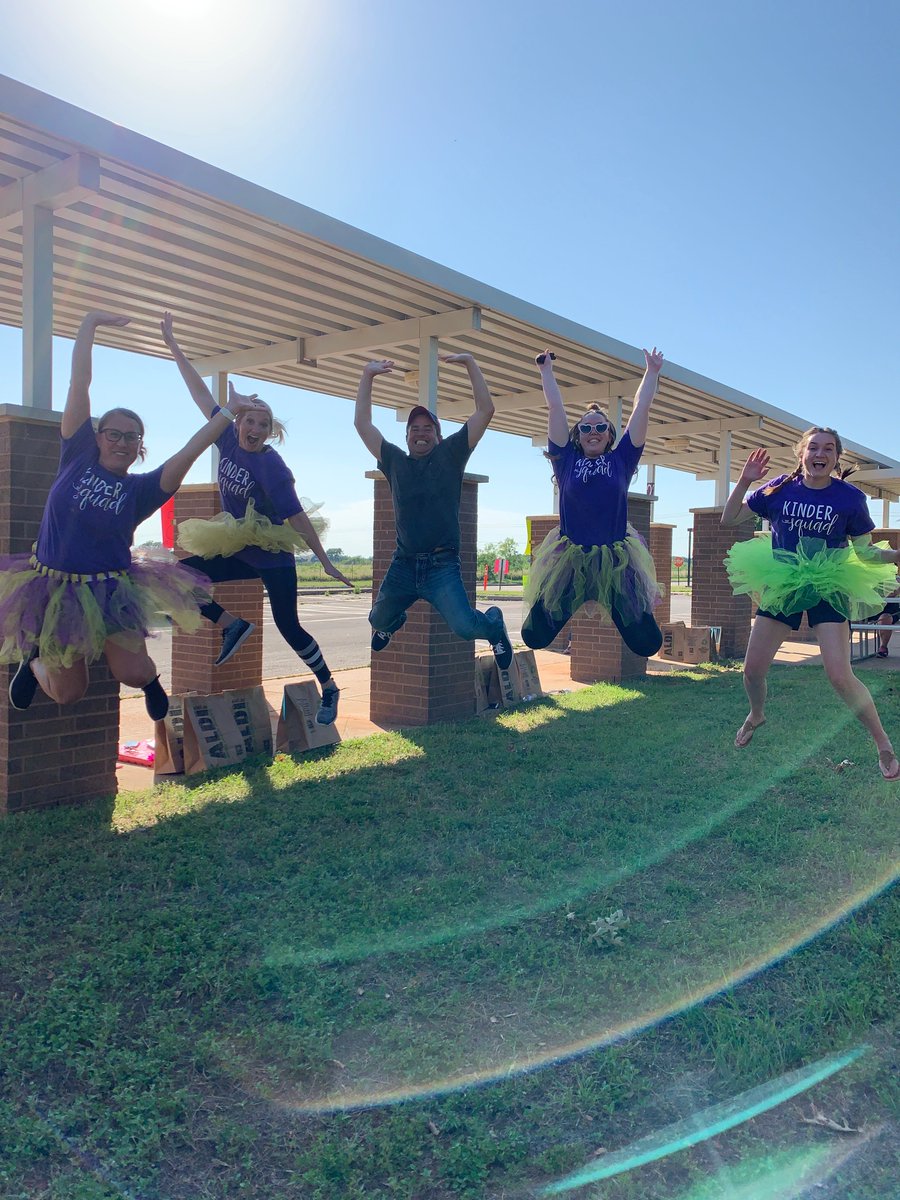 baccuselem's tweet photo. KINDER GRADUATION! 💜💛 More pics coming soon! 🎉 Congratulations, little Pirates! 🏴‍☠️ #BaccusStrong #KinderGraduation https://t.co/EY2csp82TK