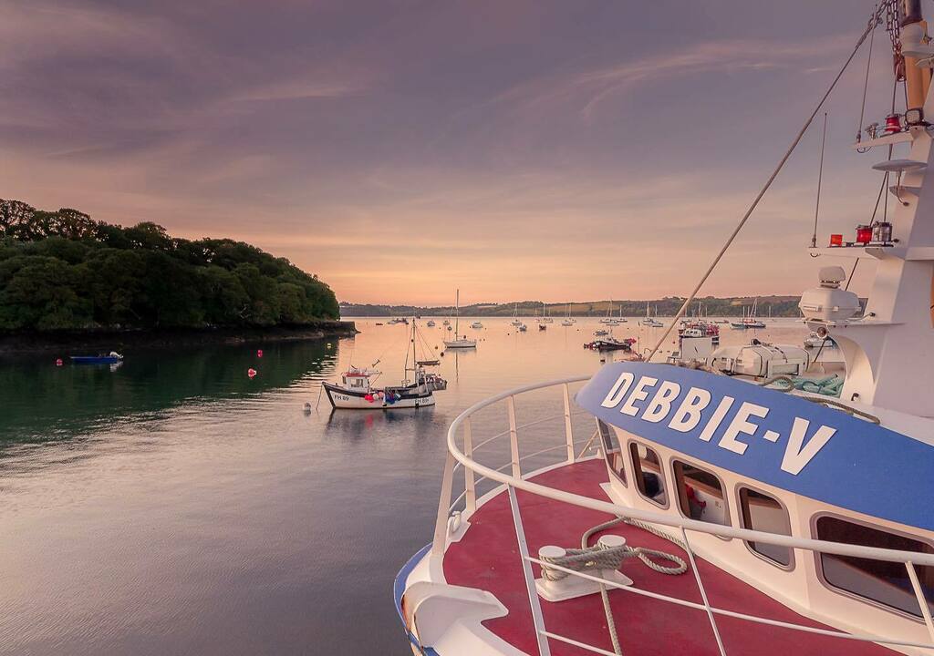 DarrenBrowning's tweet photo. A few from dry land post paddle. .
.
.
.
.
#paddleboarding #sup #supclub #Mylor #falmouth #Cornwall #cornwallcoast #kernow #kernowlife #cornishlifestyle #landscapephotography #landscape #harbour #sonyalpha #sonya6000 #sigma #sigma16mmf14 #sunsetphotogra… https://t.co/vYw9PeTsu5 https://t.co/NCCHw8PWZt