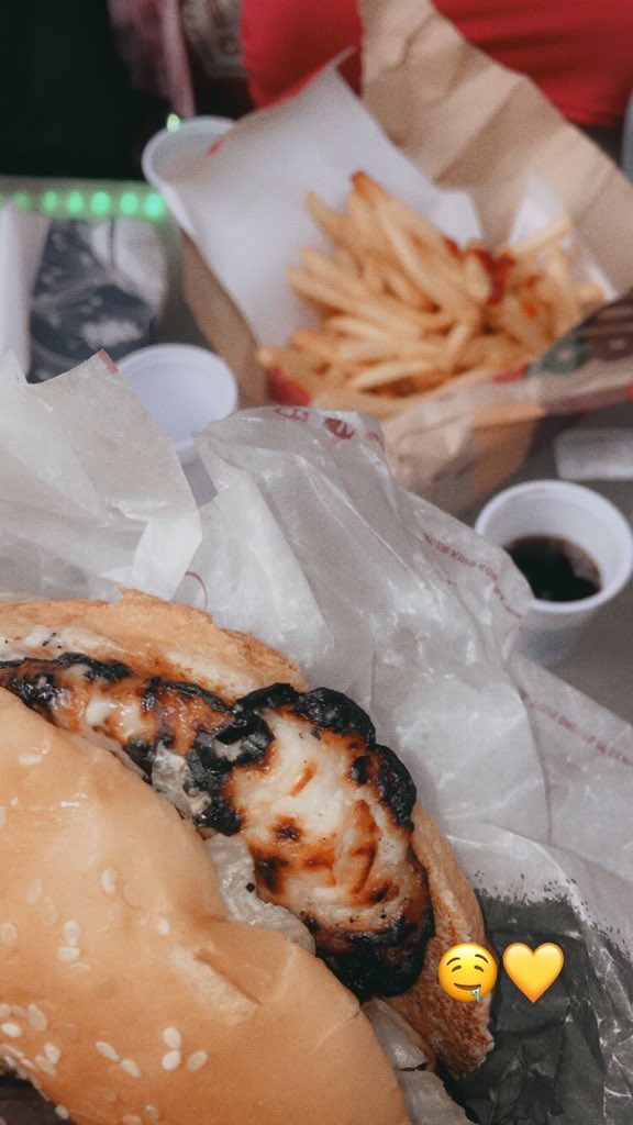 أرى فِي الأكل مَايرىٰ قيس في ليلى 🤤🤍 #السناب