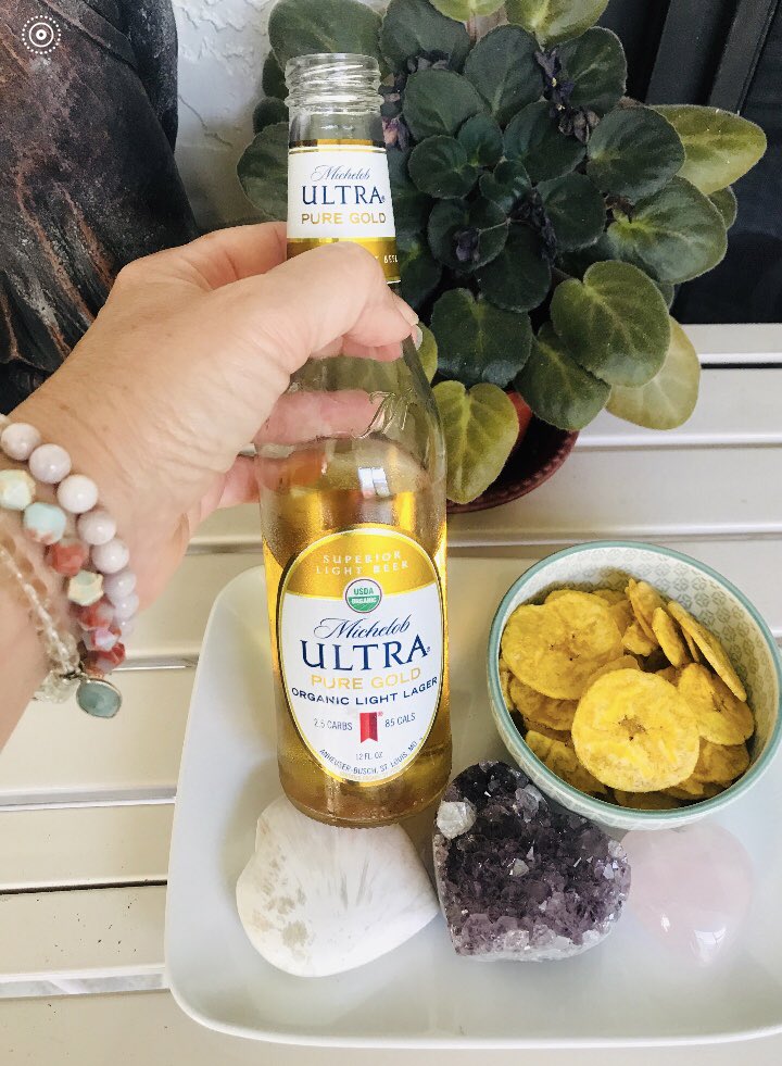 2 Cuban Girls tweet media