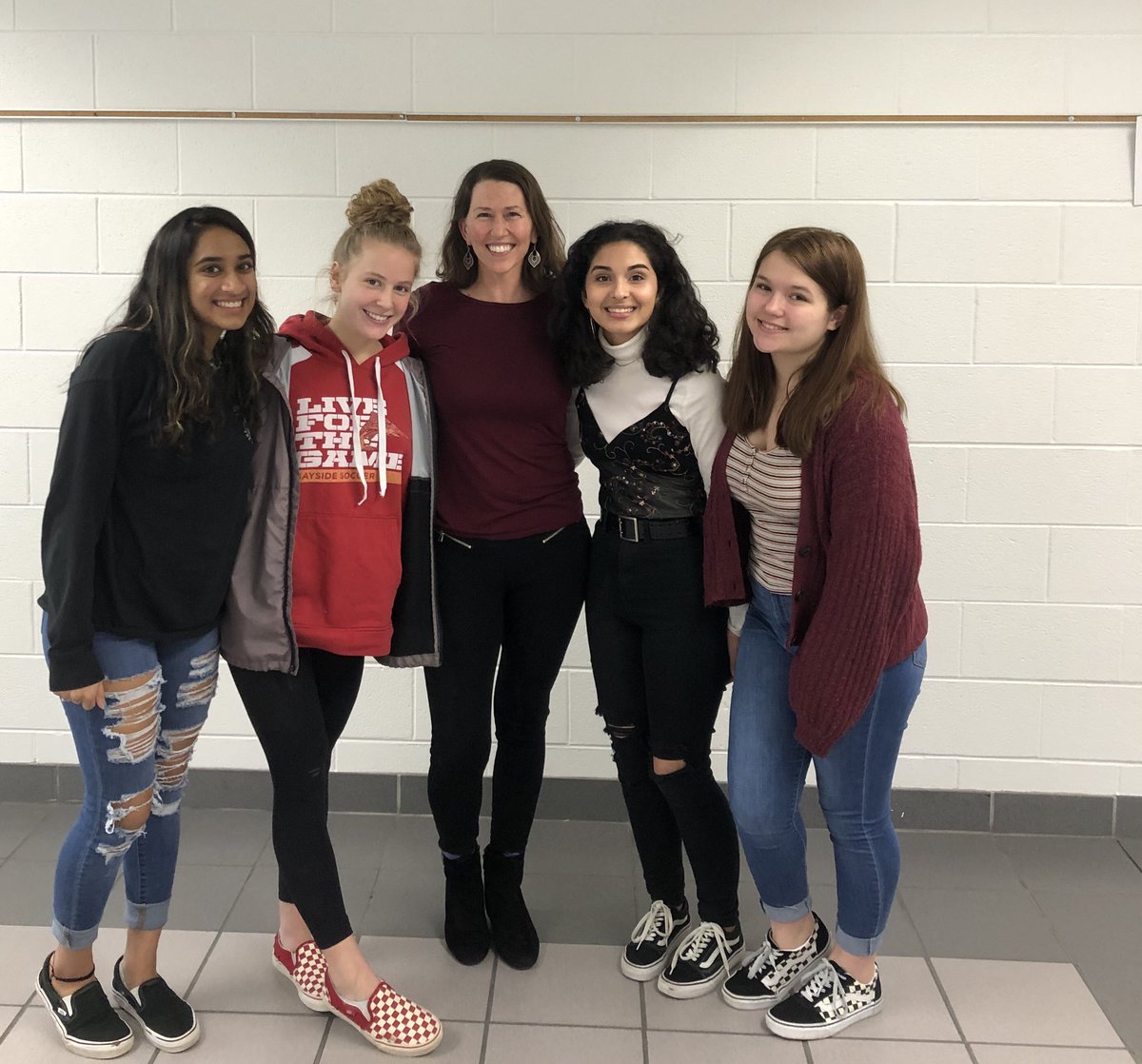 Andreapsmolin's tweet photo. Took a break from zoom meeting instruction, and opened my zoom meeting up to any student who wanted to join.
Had a wonderful time with the students catching up on things & laughing. Sharing one of my favorite pics from #OneLunch earlier this year. I miss @OceanLakesHS . https://t.co/ynrnCLdZMV