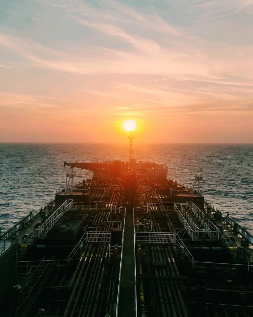 LighthouseChro1's tweet photo. Contestant No 15
Rishabh Badhani (@rishabh_uk07)
3rd Officer
Goodwood Ship management "Steer To the SUN"
.
#shiplife #seafarer #marineindustry #seaday #waves #outfit #beachlife #sailing #shooting #merchantmarine #sailorman #maritime #merchantnavy #sailor #cruise #coolmariner… https://t.co/NcTBoO2rKi