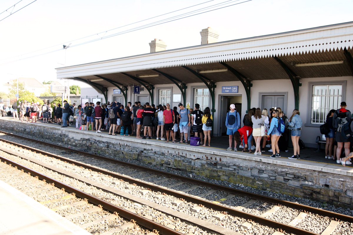 My photos from today’s gathering on the Burrow Beach,Sutton,Dublin makes an absolute mockery of what our healthcare workers are trying to achieve.It’s stupidity and selfishness like this that will cost more lives.