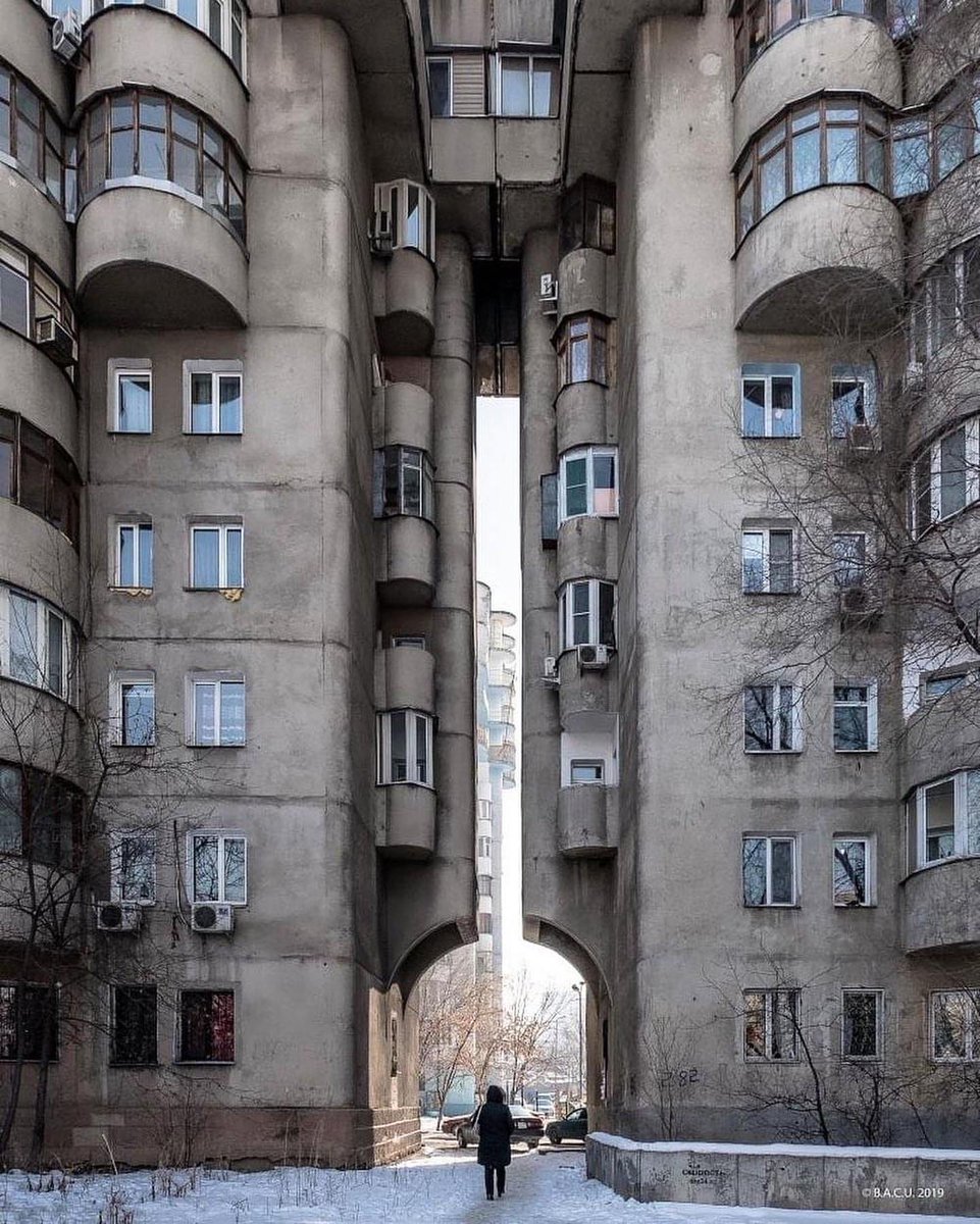 SocModernism's tweet photo. The Aul Residential Complex,
Tole Bi 286/1, Almaty, Kazakhstan
Built in stages between 1986-2002
Architects: B. Voronin, L. Andreyeva, Yu. Ratushnyi, V. Lepeshov, V. Ve, M.Rakhimbayev
(c) BACU #socialistmodernism #_ba_cu https://t.co/NtewgaCgce