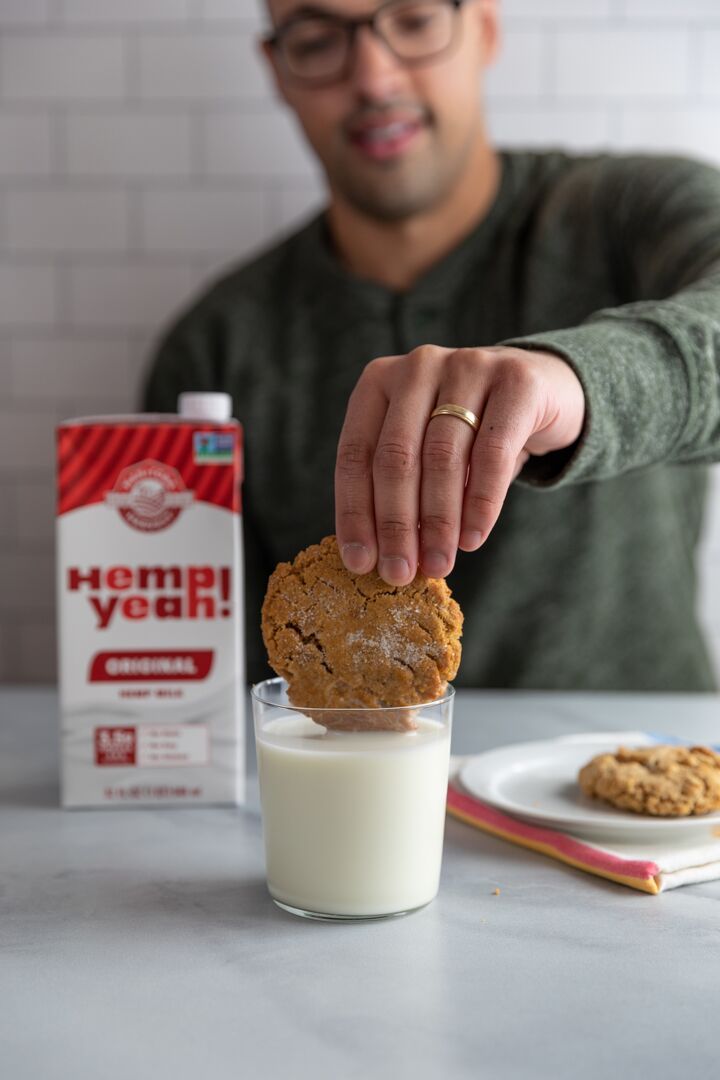 manitobaharvest's tweet photo. Totally tasty, allergen-friendly, and packed with Calcium and Vitamin B12! Try our Hemp Yeah! Hemp Milk (Hemp Bliss in Canada 🍁) with cereal, coffee, or smoothies. #hempyeah https://t.co/LuvazVALhT