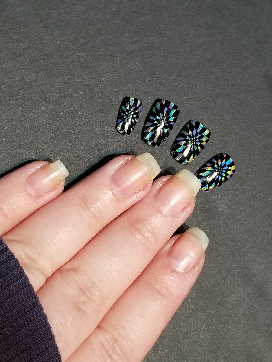 Peely Base to the rescue with the gel topcoat for my holo powder nails! 🤤