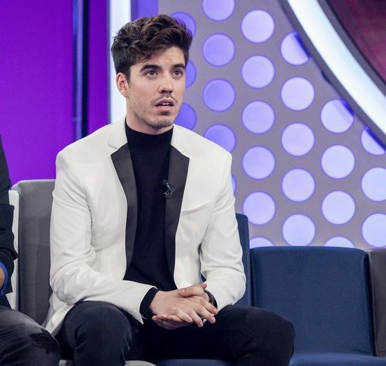 FansRoi's tweet photo. Hagámoslo de nuevo... #SalvarGerard #OTGala10 https://t.co/jYTlOHvJAU