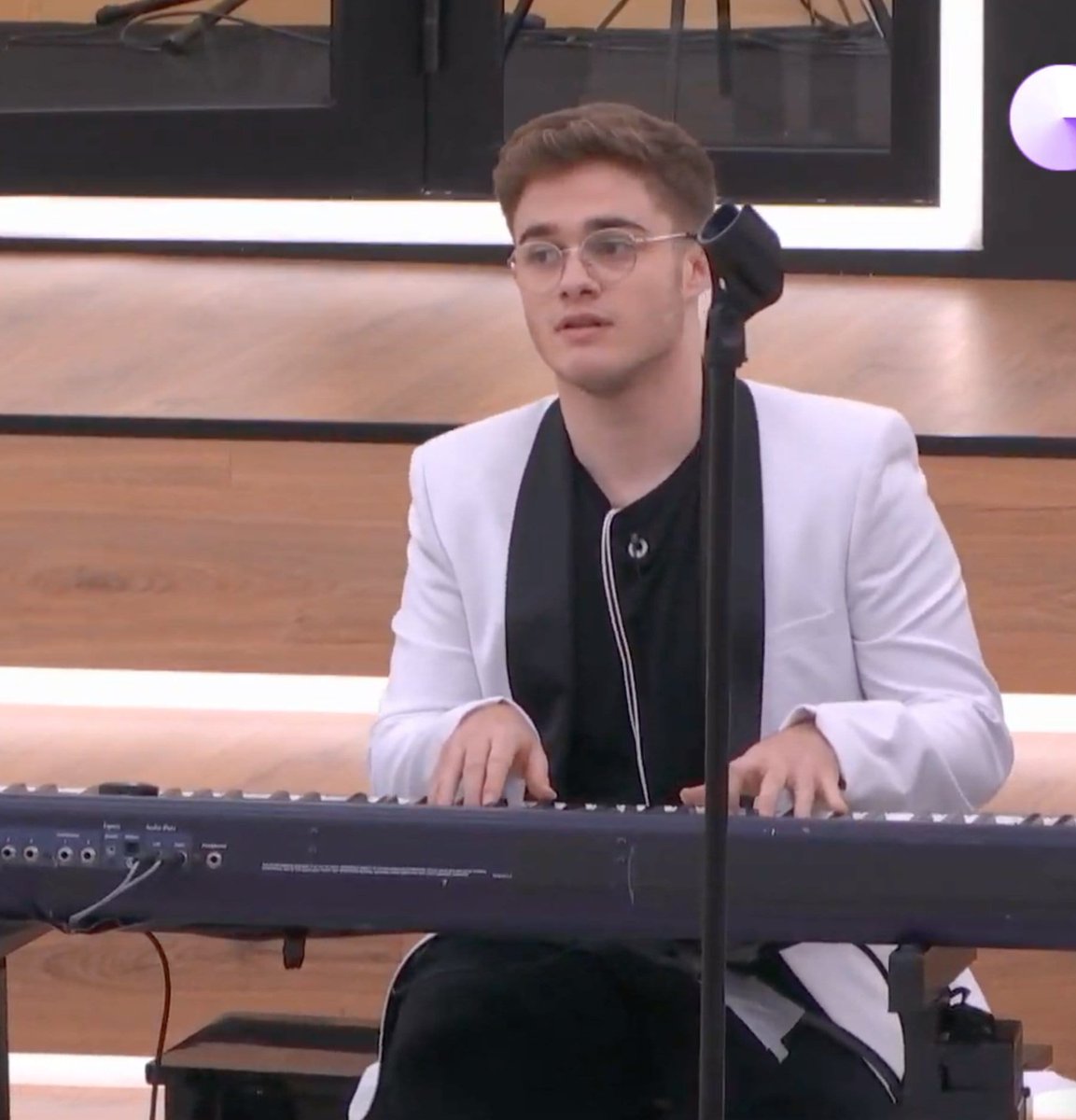FansRoi's tweet photo. Hagámoslo de nuevo... #SalvarGerard #OTGala10 https://t.co/jYTlOHvJAU