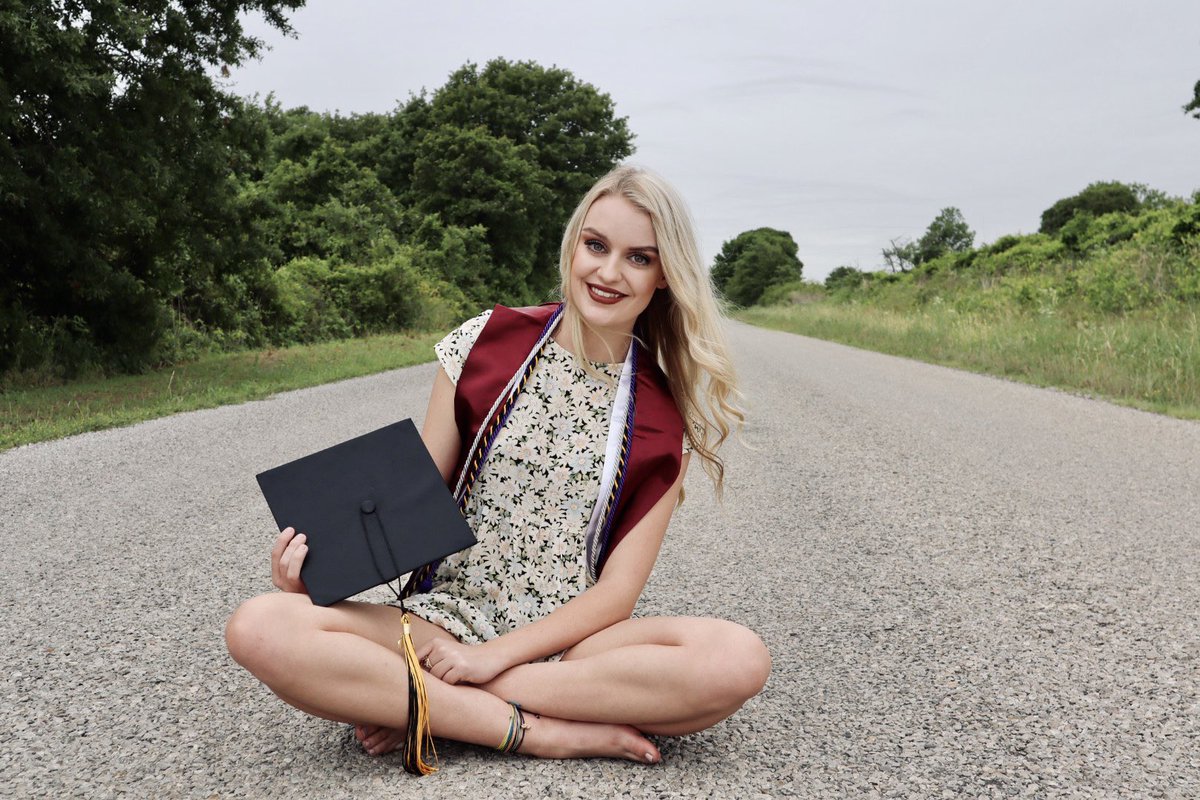 alyshajordanb's tweet photo. •graduWAITING• https://t.co/X72pLT7bQh