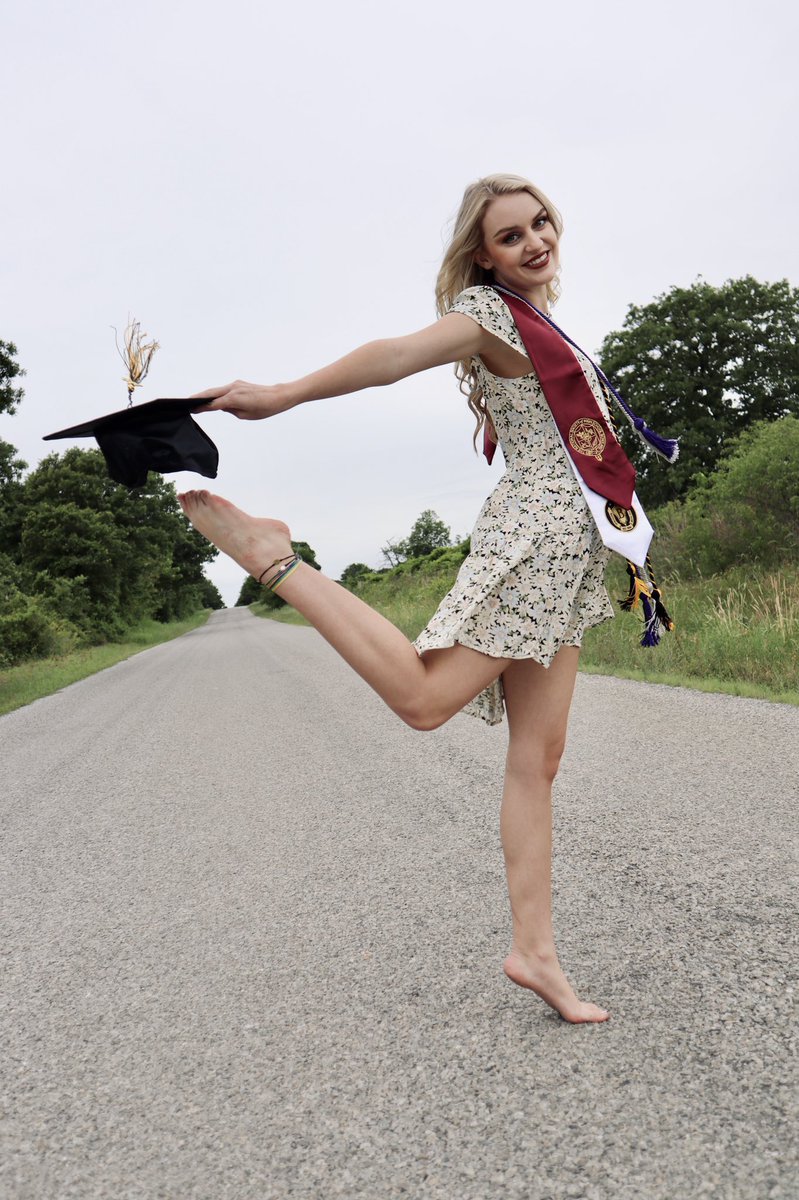alyshajordanb's tweet photo. •graduWAITING• https://t.co/X72pLT7bQh
