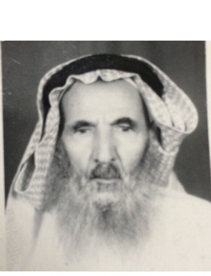 Fpfp78's tweet photo. ١-٩
حدث في مثل هذا اليوم 
قبل٧٢ عاماً في يوم الجمعة ١٩٤٨/٥/٢١م
الموافق١٣٦٧/٧/١٣هـ نجا والدي 
حمود بن عتيق بن قبعان المغيري العتيبي من موت محقق بعد أن سقطت عليهم قذيفة قتلت كل من كان معه ولم ينج منها الا هو وذلك في مدينة القدس خلال حرب عام ٤٨
يقول والدي رحمه الله كنا نأكل ...يتبع https://t.co/T7cePz7yTJ