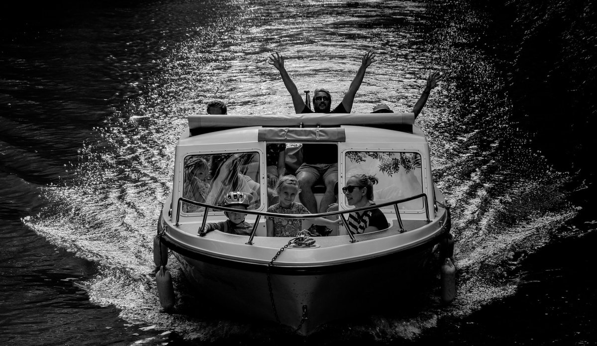 Rockhugger2000's tweet photo. From last year, missing my trips with @TonRiverTrips. Electric boats are a great way to see wildlife. #tonbridgerivertrips, #haysdencountrypark, #fujifilm, #fujixe3 https://t.co/oXYG7gerdL