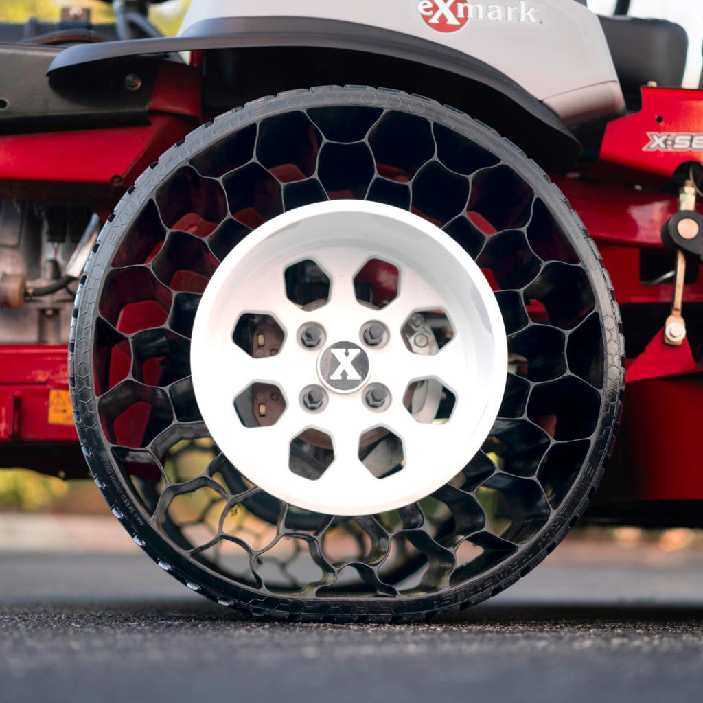 Exmarkmowers's tweet photo. Exmark Tractus Tires....an investment that will maximize up-time!  https://t.co/XZLl4BduRB

#Exmark #ExmarkMowers #ExmarkTractus #Tractus https://t.co/LIBAyBRZcq