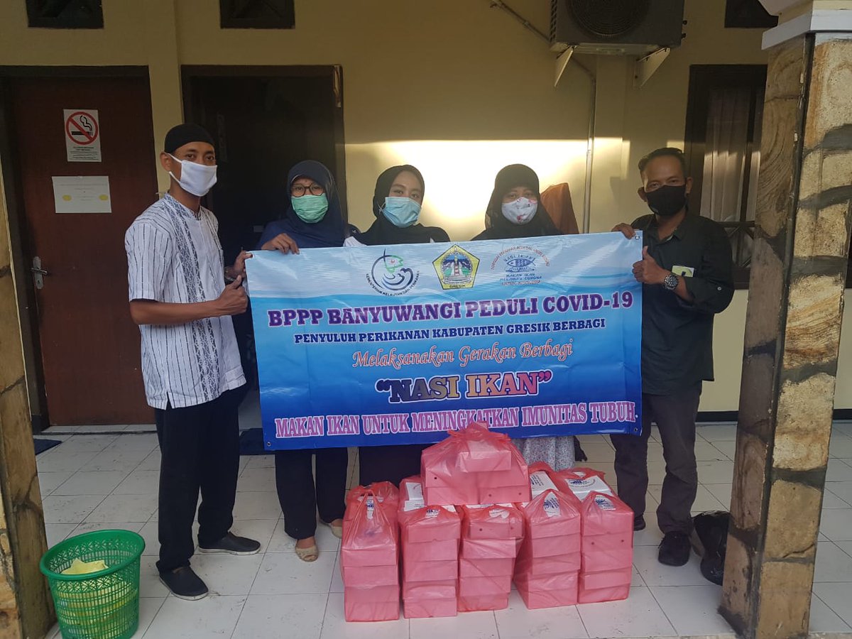 ekohadi85's tweet photo. Penyuluh Perikanan Bantu Kab Gresik Berbagi "Nasi Ikan dan Paket Sembako"
#penyuluhperikananpedulicovid-19
@fisheris_ @brsdm_kp @Edhy_Prabowo @BeritaKKP @kkpgoid https://t.co/EsfsLNwx1s