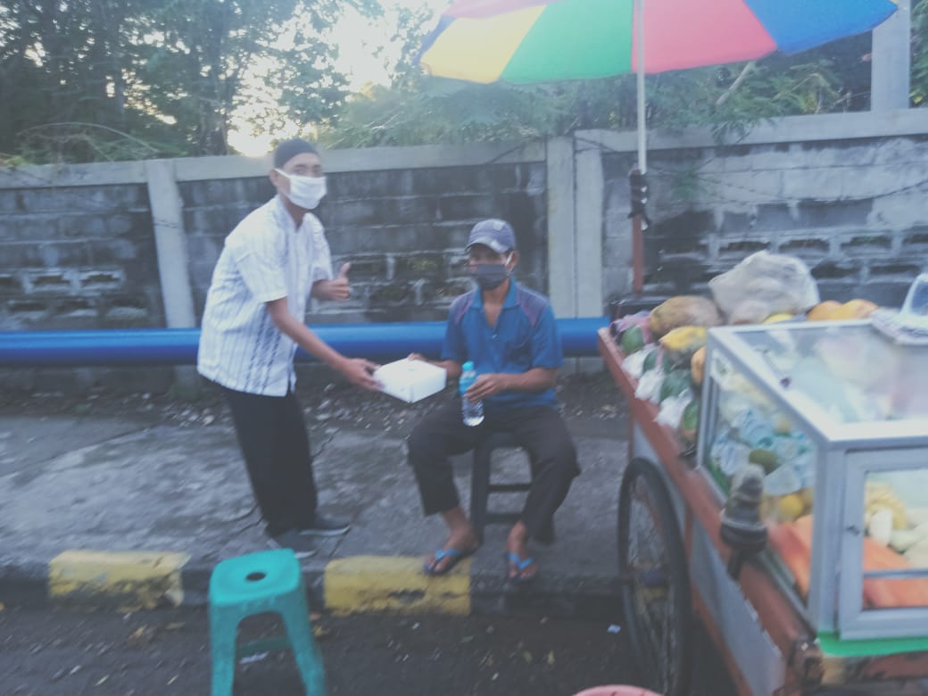 ekohadi85's tweet photo. Penyuluh Perikanan Bantu Kab Gresik Berbagi "Nasi Ikan dan Paket Sembako"
#penyuluhperikananpedulicovid-19
@fisheris_ @brsdm_kp @Edhy_Prabowo @BeritaKKP @kkpgoid https://t.co/EsfsLNwx1s