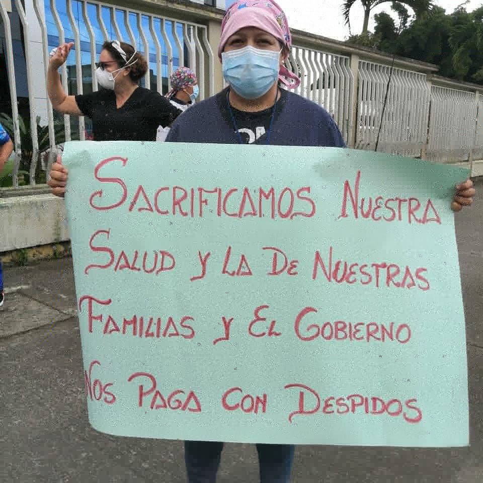 SPP_oficial's tweet photo. #LeninMoreno es la muerte del sistema de salud en Ecuador, luego de utilizar la lucha del sector sanitario para limpiar sus manos manchadas de sangre, ahora solo se encarga de desechar al personal de los hospitales. 

¡Rebelarse es justo! 

#Guayaquil https://t.co/klznf5wdt0