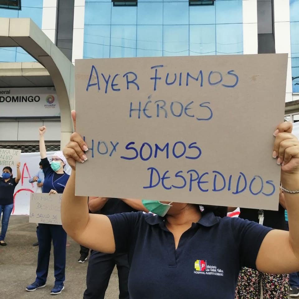 SPP_oficial's tweet photo. #LeninMoreno es la muerte del sistema de salud en Ecuador, luego de utilizar la lucha del sector sanitario para limpiar sus manos manchadas de sangre, ahora solo se encarga de desechar al personal de los hospitales. 

¡Rebelarse es justo! 

#Guayaquil https://t.co/klznf5wdt0