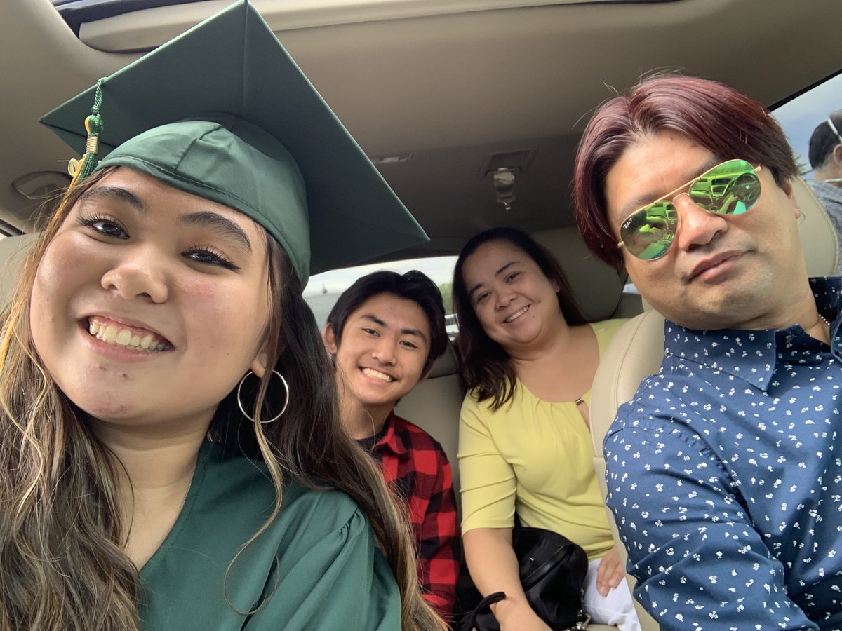 Cathies2706's tweet photo. It’s your BIG Day!!! Congratulations Grad!!! 🎈🎉❤️ https://t.co/US5eUb4FEj