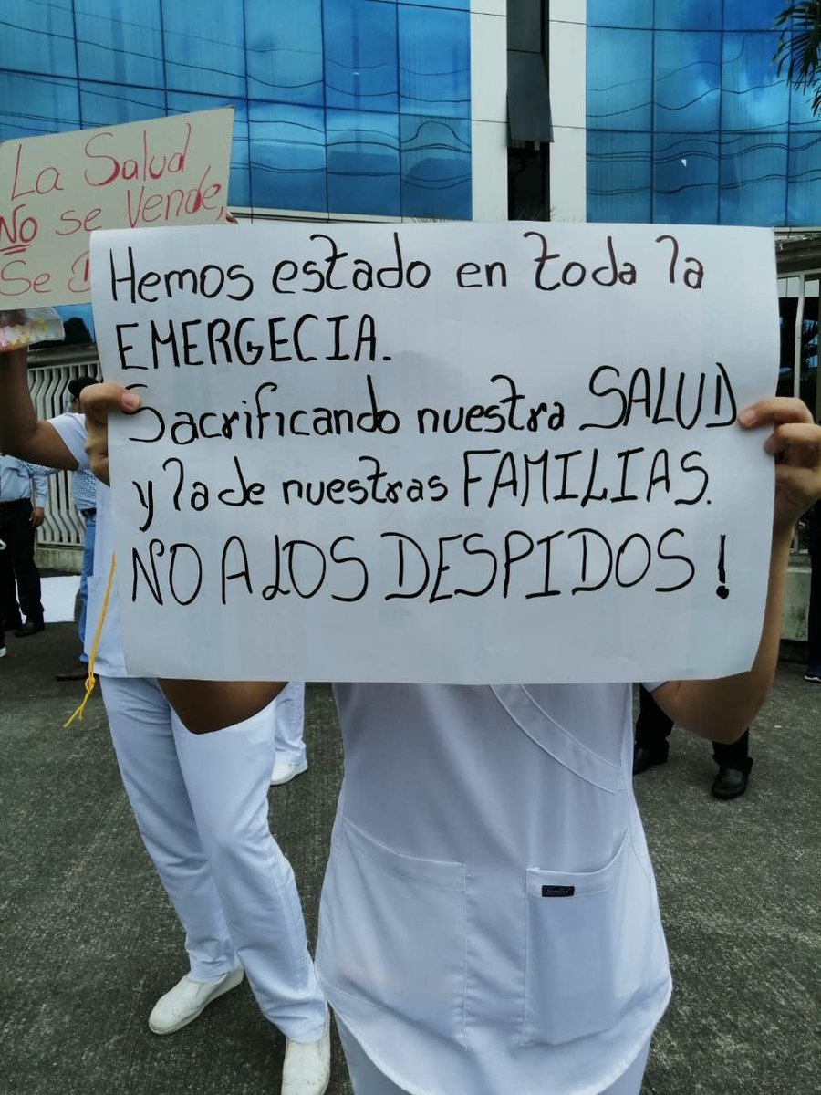 SPP_oficial's tweet photo. #LeninMoreno es la muerte del sistema de salud en Ecuador, luego de utilizar la lucha del sector sanitario para limpiar sus manos manchadas de sangre, ahora solo se encarga de desechar al personal de los hospitales. 

¡Rebelarse es justo! 
#SantoDomingo https://t.co/3CCuCCvoqv