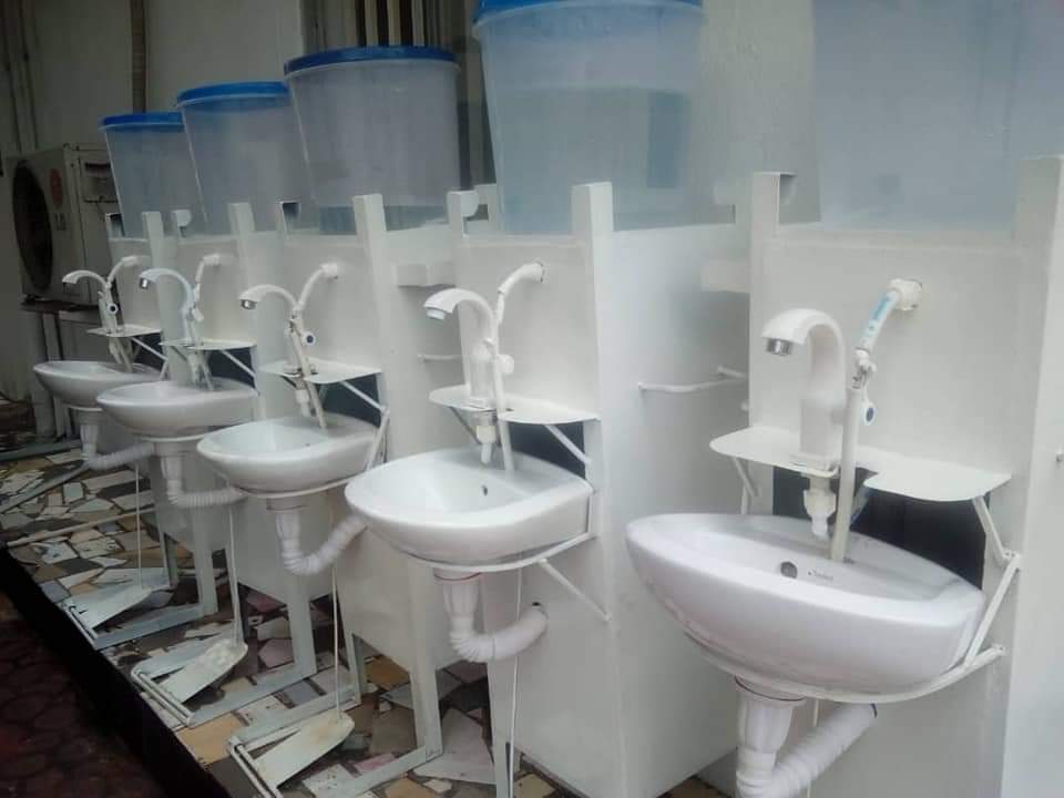 AkwaIbomOnline's tweet photo. INNOVATION!

The Akwa Ibom State Roads &amp; Other Infrastructure Maintenance Agency (AKROIMA) has supported the invention of automated hands-free, safer hand-washing machine as part of its efforts to promote safe hand-washing as measures to combat the spread of COVID-19 https://t.co/TlhKppBWMU
