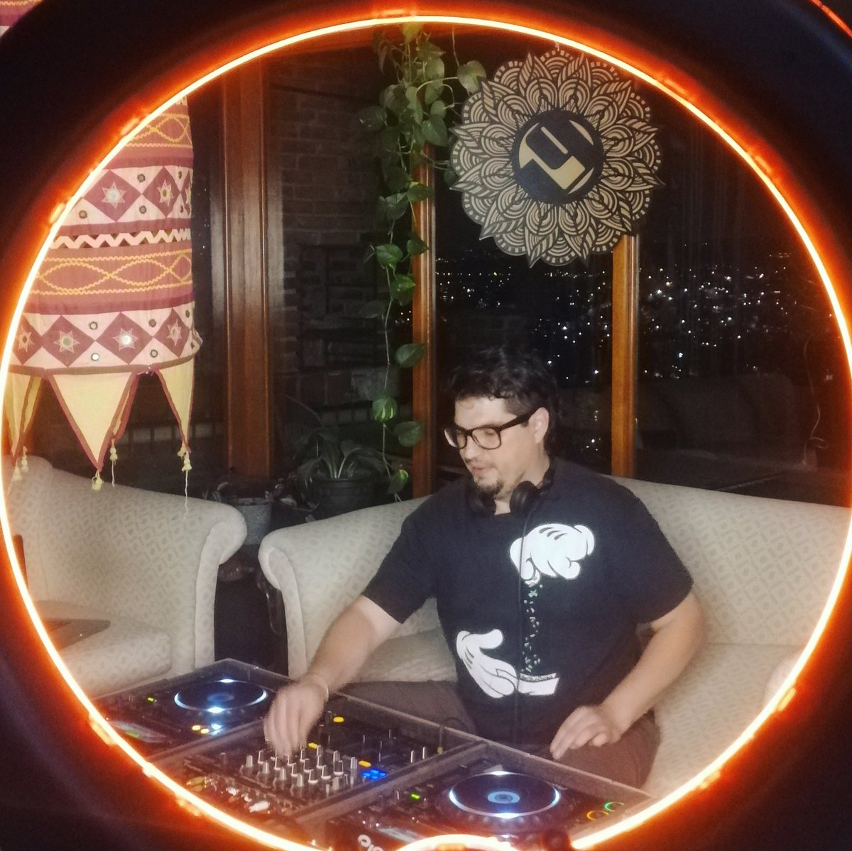 Hoy tenemos una sesión más de HOME SWEET HOME Chapter #3 invitado especial CABALLERO a las 8:30pm (México) .

#FacebookLive #Twitch

<a href="/Gandulk/">Gandulk Caballero</a> <a href="/Marialadelradio/">María Letona</a>