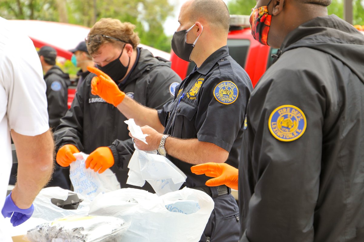 Nourish_Lex's tweet photo. The first Nourish Our Heroes event launched today, providing 200 meals to firefighters serving our community. @CirceoFannin funded the meals provided by Bayou Bluegrass Catering and distributed at @RedMileKY. Thank you to all involved in honoring @LexKYFire! https://t.co/2Gkullv2Z9