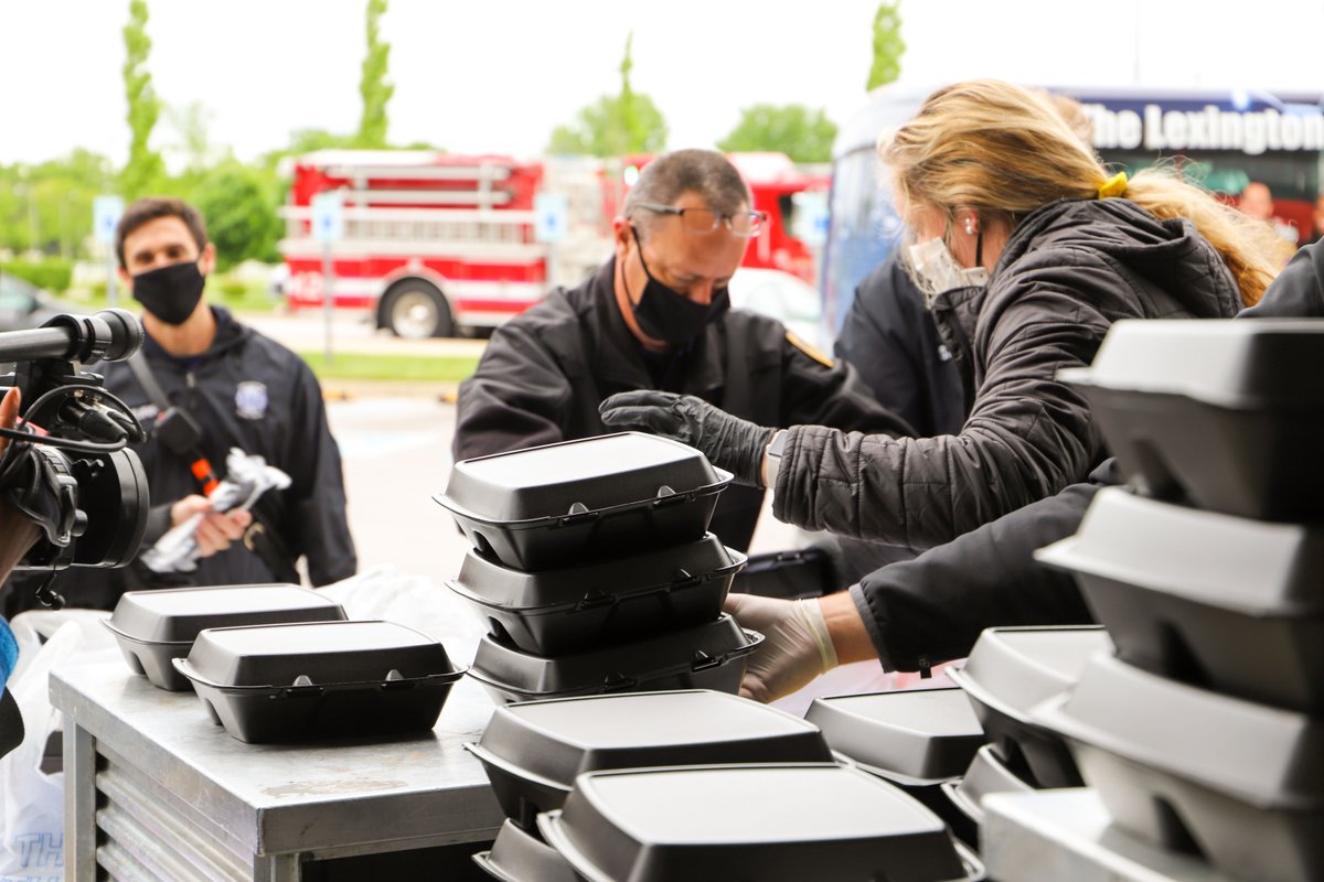 Nourish_Lex's tweet photo. The first Nourish Our Heroes event launched today, providing 200 meals to firefighters serving our community. @CirceoFannin funded the meals provided by Bayou Bluegrass Catering and distributed at @RedMileKY. Thank you to all involved in honoring @LexKYFire! https://t.co/2Gkullv2Z9
