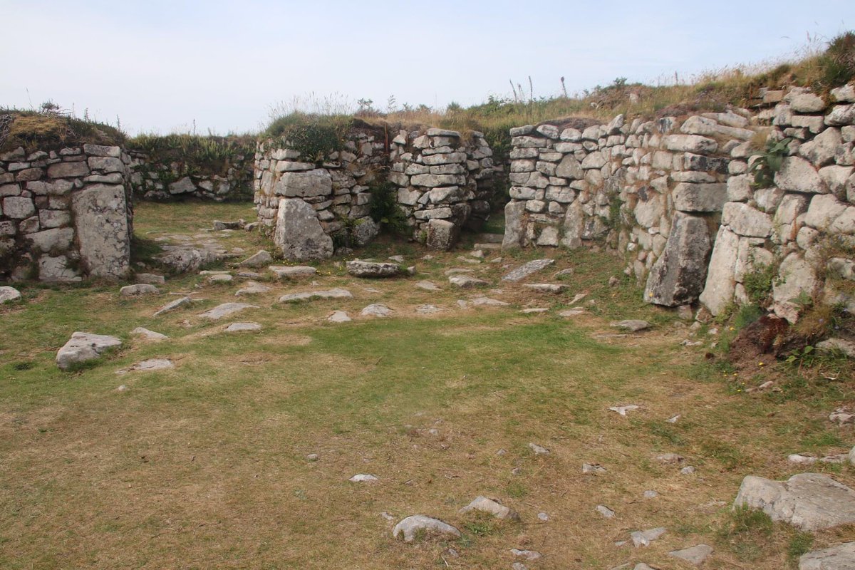 CosmicXposure's tweet photo. Chysauster Ancient Village (pre lockdown) @Intocornwall @Cornwall_Coast @Cornish_Weather @Cornwall_Today @beauty_cornwall #chysauster #cornwall #cosmicxposure https://t.co/L8rYslmQpk