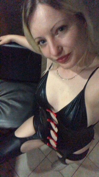 An alle M&auml;nner da drau&szlig;en . Happy M&auml;nnertag w&uuml;nsch ich euch . Ich werde euch morgen nat&uuml;rlich noch mit<a href="/tag/blond"class="tags"><span>#blond</span></a><a href="/tag/squirt"class="tags"><span>#squirt</span></a><a href="/tag/br%C3%BCste"class="tags"><span>#br&uuml;ste</span></a><a href="/tag/morgens"class="tags"><span>#morgens</span></a><a href="/tag/nackt"class="tags"><span>#nackt</span></a><a href="/tag/mydirtyhobby"class="tags"><span>#mydirtyhobby</span></a>