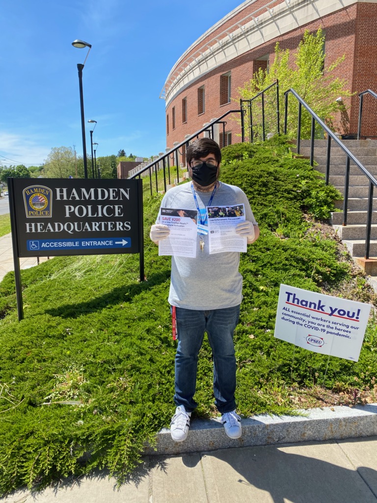 Mikecav23's tweet photo. Hero Appreciation Snack Pack delivery for some of our First Responders at Hamden PD!!! #thankyouforallthatyoudo @keroninc @JPotter24 @RubenS0to @jimmyazhari1 https://t.co/KG91iomZ58