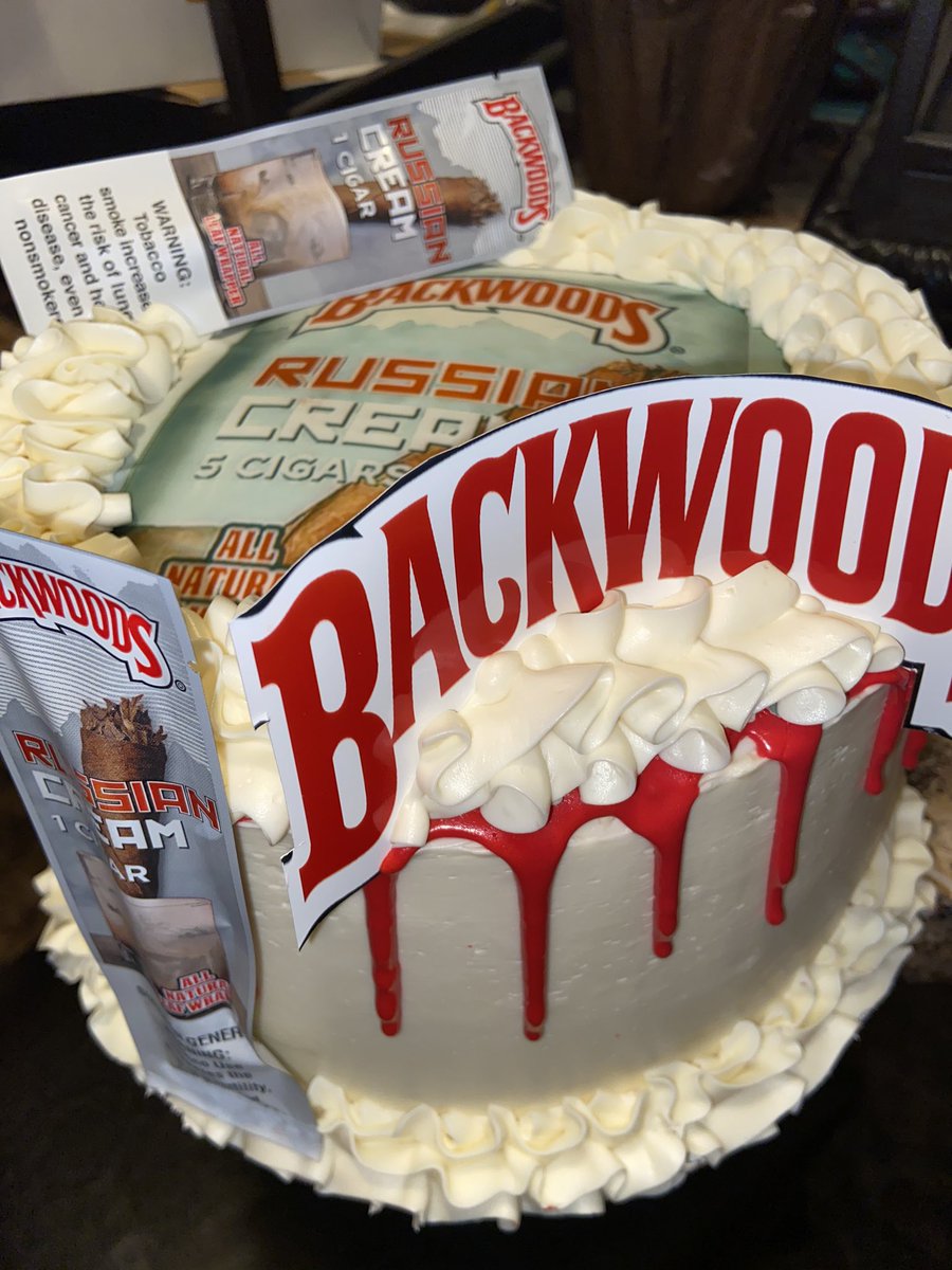 EatAllMyFLAWS__'s tweet photo. Backwood cake ❤️ https://t.co/710dsvi6dM