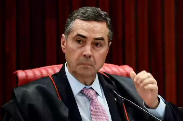 correio's tweet photo. Barroso vota por impor limites à MP que livra agentes públicos de punição https://t.co/VfnWnNt5eX https://t.co/QpHBbMpfPZ
