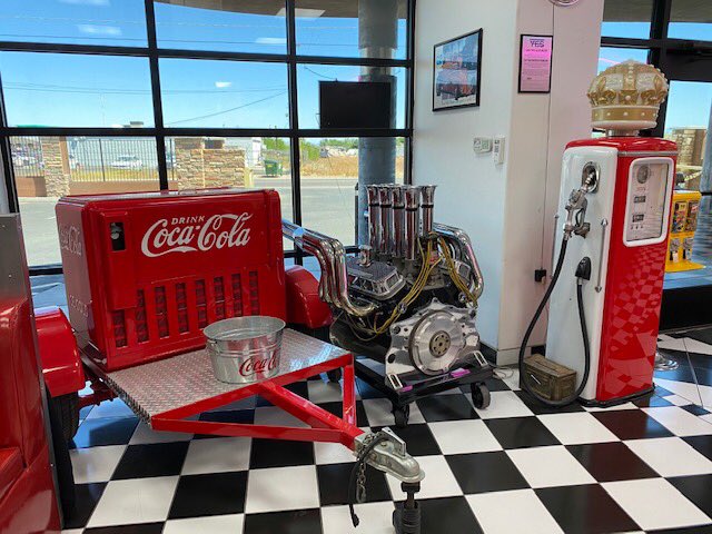 SanTanrepairs's tweet photo. ⭐️Blast from the past⭐️
We love &amp; appreciate our unique and classic office decor just as much as you do! We always strive to make everyone who walks through the door feels welcomed and at home. We always insure that you will get the quality, modern repairs, with old time care. https://t.co/NTRZFo6h2K