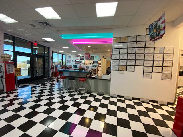 SanTanrepairs's tweet photo. ⭐️Blast from the past⭐️
We love &amp; appreciate our unique and classic office decor just as much as you do! We always strive to make everyone who walks through the door feels welcomed and at home. We always insure that you will get the quality, modern repairs, with old time care. https://t.co/NTRZFo6h2K