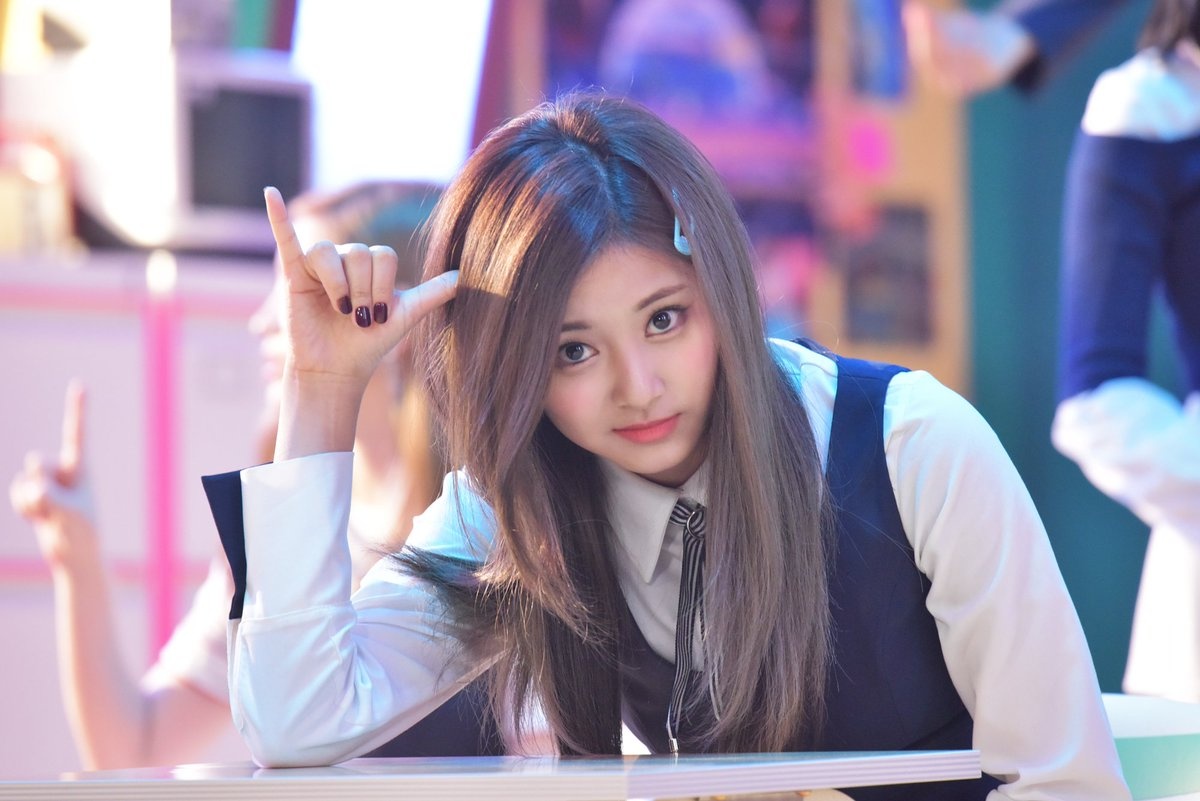 ONCE_Chile's tweet photo. ✨INFO•200520✨
¡Hace 6 días se cumplieron 3 años de Signal! Canción que le dio a
#TWICE el título a 'Cancion del año' en los MAMA 2017.
#3YearsWithSignal
Cr. TWICExONCES
#ONCEChile👑
#TWICE #트와이스
#미나 #모모 #정연 #쯔위 #사나 #나연 #지효 #다현 https://t.co/pku9OoH3H7