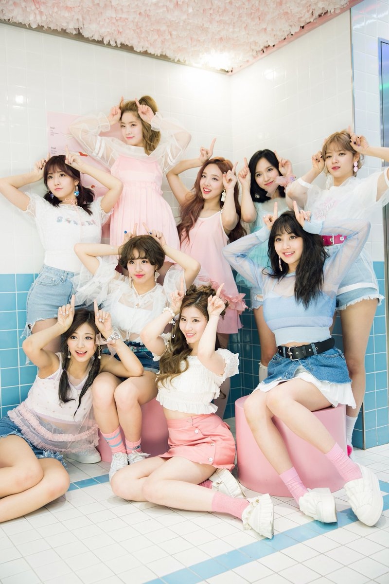 ONCE_Chile's tweet photo. ✨INFO•200520✨
¡Hace 6 días se cumplieron 3 años de Signal! Canción que le dio a
#TWICE el título a 'Cancion del año' en los MAMA 2017.
#3YearsWithSignal
Cr. TWICExONCES
#ONCEChile👑
#TWICE #트와이스
#미나 #모모 #정연 #쯔위 #사나 #나연 #지효 #다현 https://t.co/pku9OoH3H7