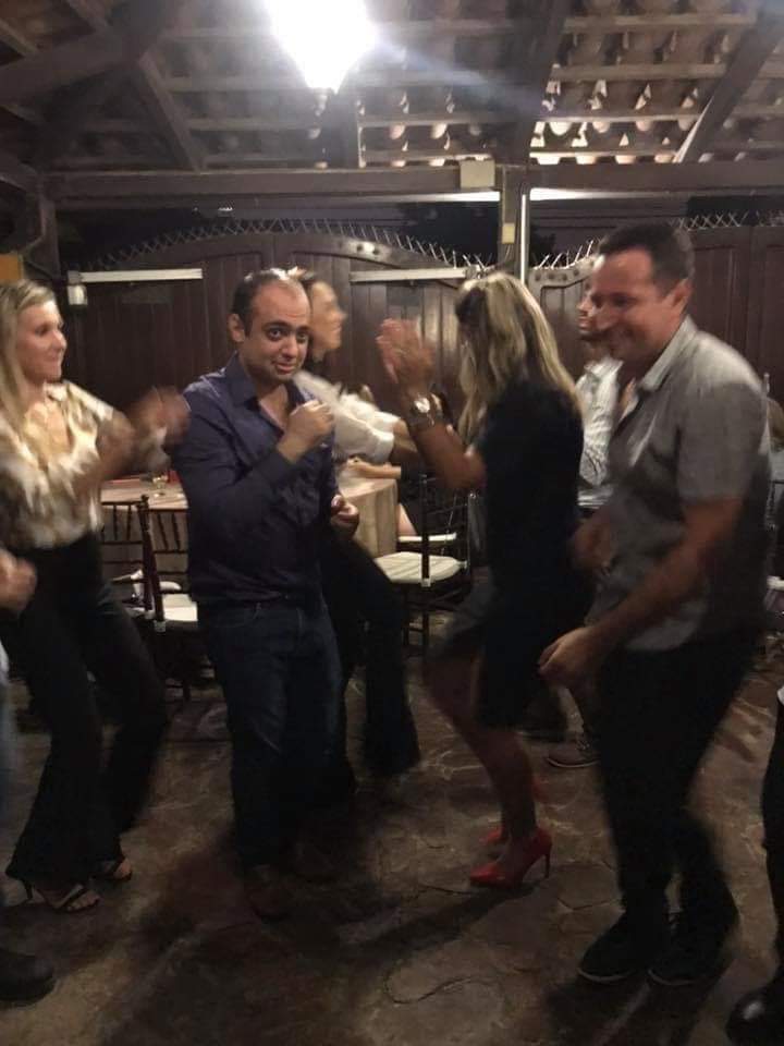 GabrielaSCZ's tweet photo. El "embajador" Mostajo tiene una cercana relación con la hija de @JeanineAnez. Quizas por eso tiene protección y a él no le está llegando el "caiga quien caiga". Lo cierto es que este señor gana como si fuera funcionario ante la ONU y viviera fuera del país, pero vive en La Paz. https://t.co/TcTGMbMPEu