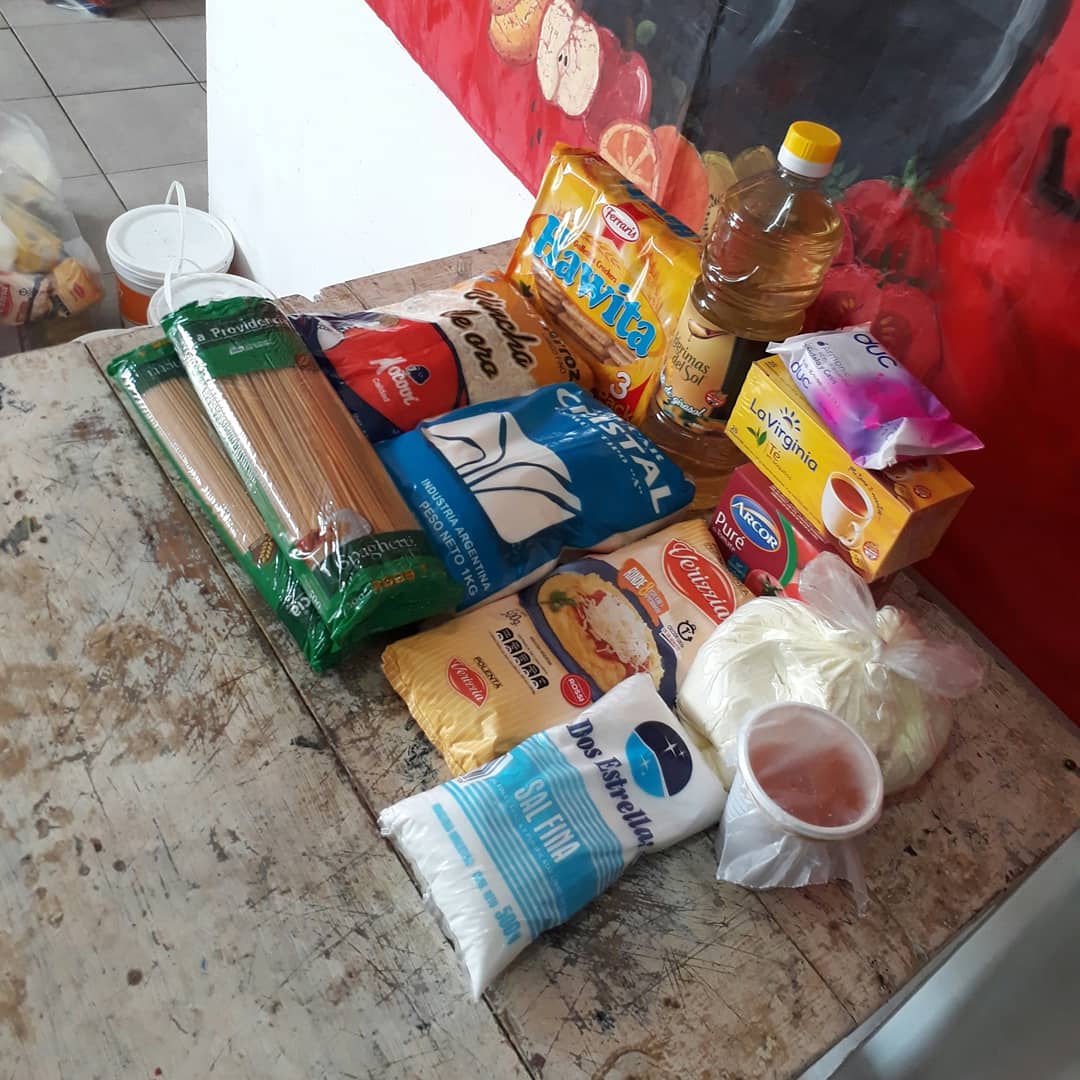 Seamoslibresvm's tweet photo. 👉 Seguimos reforzando con bolsones de mercadería y productos de higiene con las compañeras de La Poderosa en el Barrio San Nicolás.

📍Recibimos todo tipo de donaciones, el frío se acerca y la situación se complica aún más. 

✋ Todo suma ✋ https://t.co/55e8PW9S8n