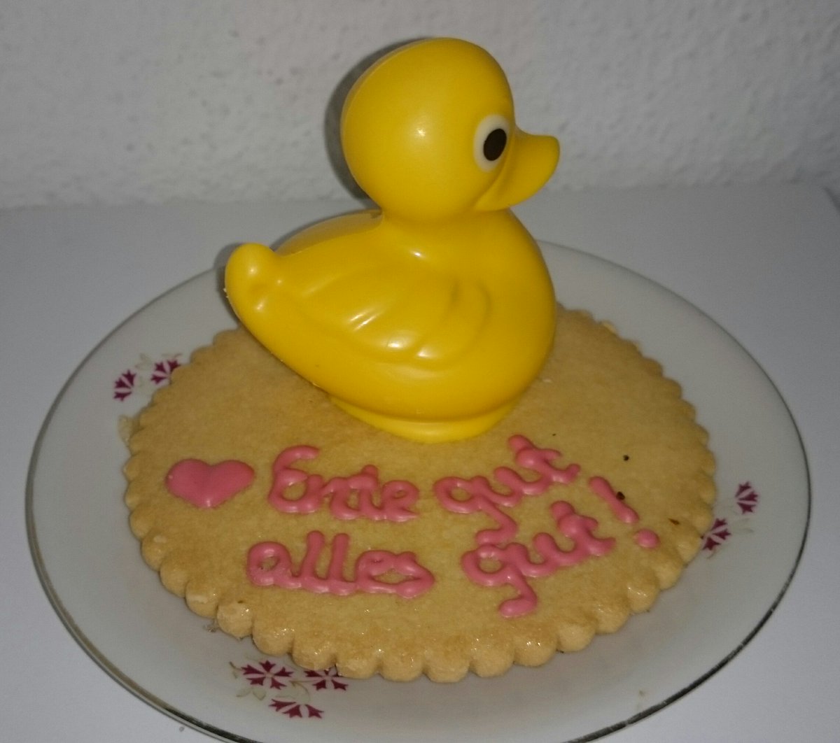 HotaruMuraki's tweet photo. Unser Bäcker macht sich so seine Gedanken...
Und wer sich denkt, die Ente ist aus Plastik.....
Nein, ist sie NICHT! 🤤🤤🤤

#HasiBäcker, #Mutmacher, #Schmunzel, #Foodporn https://t.co/wIAwjit4qB