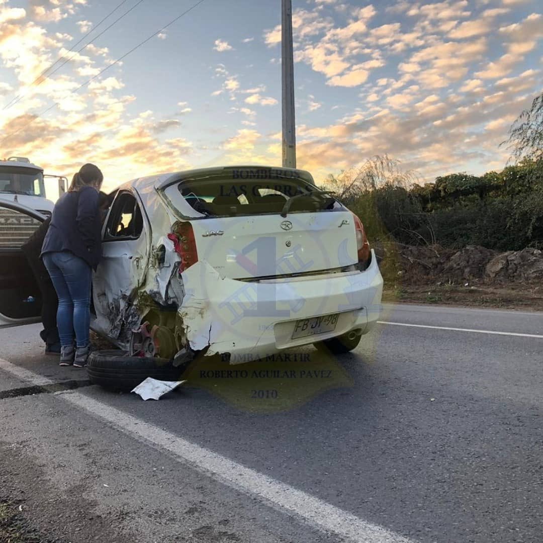 Primera_LC's tweet photo. Imágenes del reciente llamado de emergencia ocurrido en carretera de la fruta, sector Cabaña Blanca.

Vehículo menor y ambulancia HRR.  Tres lesionados trasladados a urgencia Las Cabras. https://t.co/FUGugOtj0F