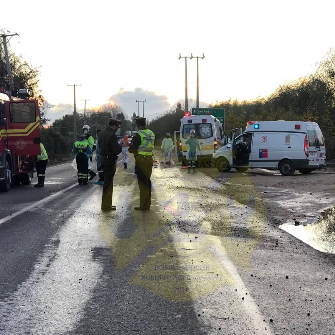Primera_LC's tweet photo. Imágenes del reciente llamado de emergencia ocurrido en carretera de la fruta, sector Cabaña Blanca.

Vehículo menor y ambulancia HRR.  Tres lesionados trasladados a urgencia Las Cabras. https://t.co/FUGugOtj0F