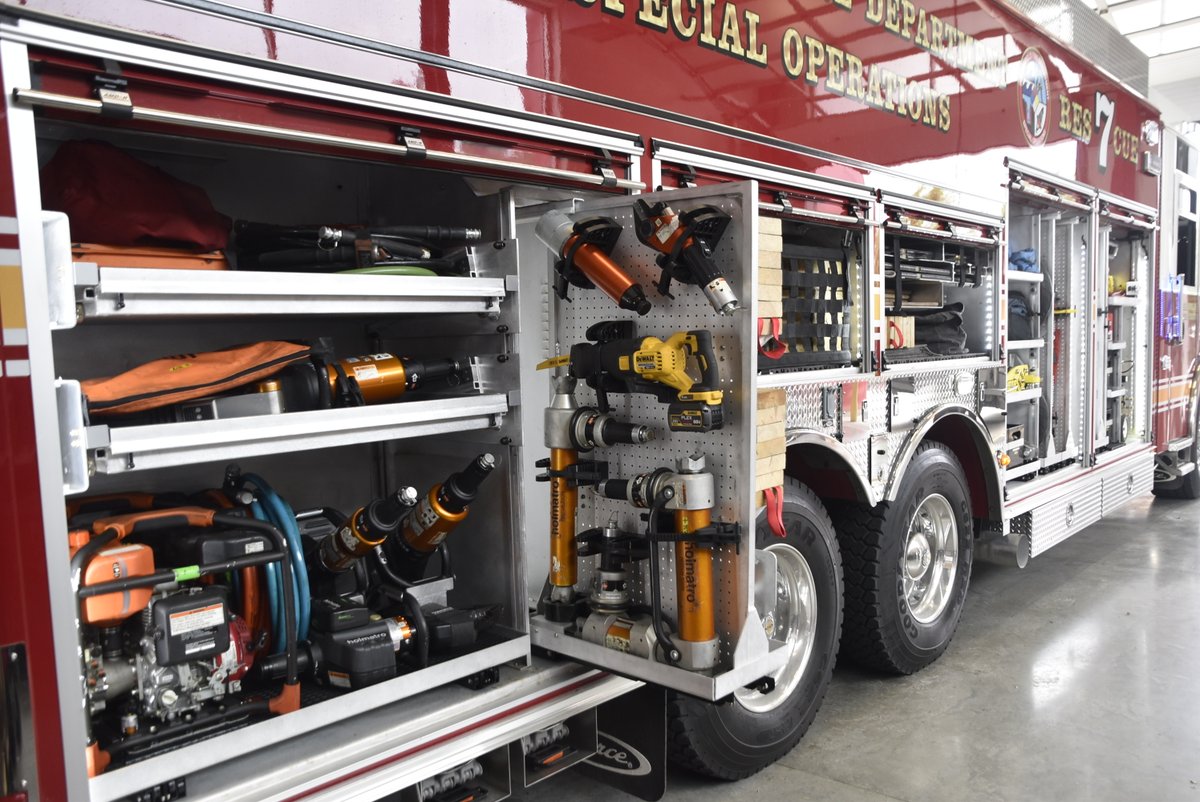 IFD_NEWS's tweet photo. #OutsideViews #IFDRescue7 Equipment is grouped by function and use, so personnel can quickly retrieve equipment, for the specific type of incident, without having to go to multiple compartments. https://t.co/DFfD8Uk2is