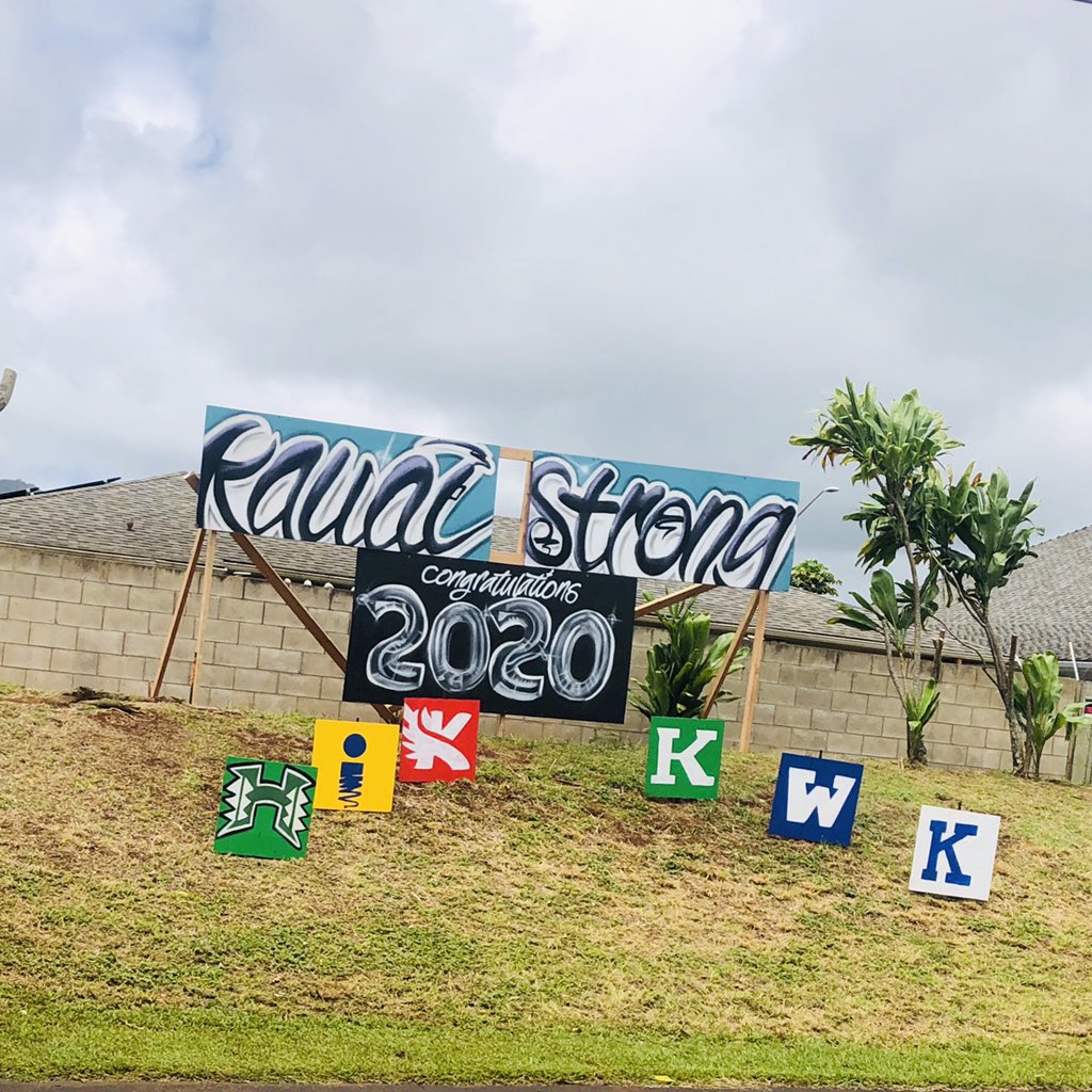 heather_morgado's tweet photo. Congrats c/o 2020! Saw this on Nawiliwili Rd, ty to whoever made this! And ty to all grad committees who are moving mountains for the graduates! #kauaistrong @HIDOE808 @HIDOE808_DrK @CASArakaki @paulzina @khsraiders @WaimeaHigh @Principal_TJCox @IslandSchoolHI @MarleneLeary https://t.co/ex7uP6LWAh
