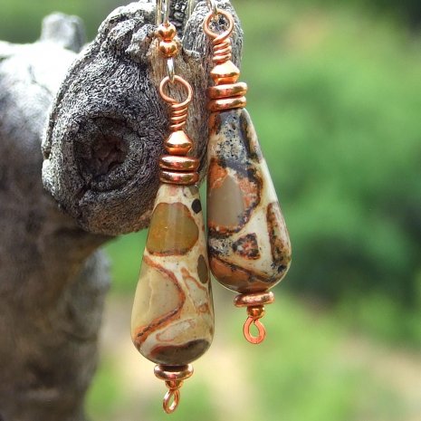 ShadowDogDesign's tweet photo. My new #Blog features the earthy & wild #leopardite #gemstone #earrings w/ a teardrop shape! https://t.co/zk4zbH3oMj via @ShadowDogDesign #Handmade #GoWild #GemstoneEarrings #BloggersBlast https://t.co/4oK5zju2Fg