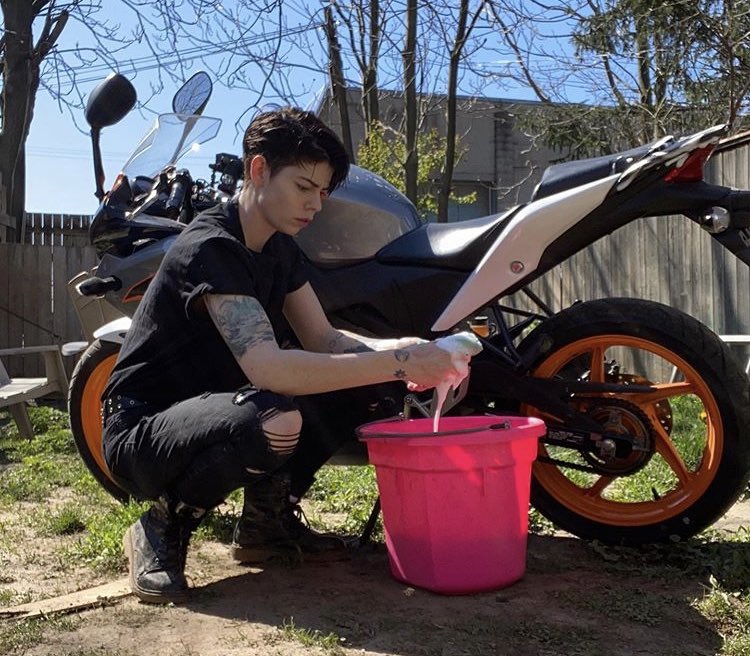 StarSeedAlice's tweet photo. Cleaning my baby https://t.co/xYZ3TXeCJi