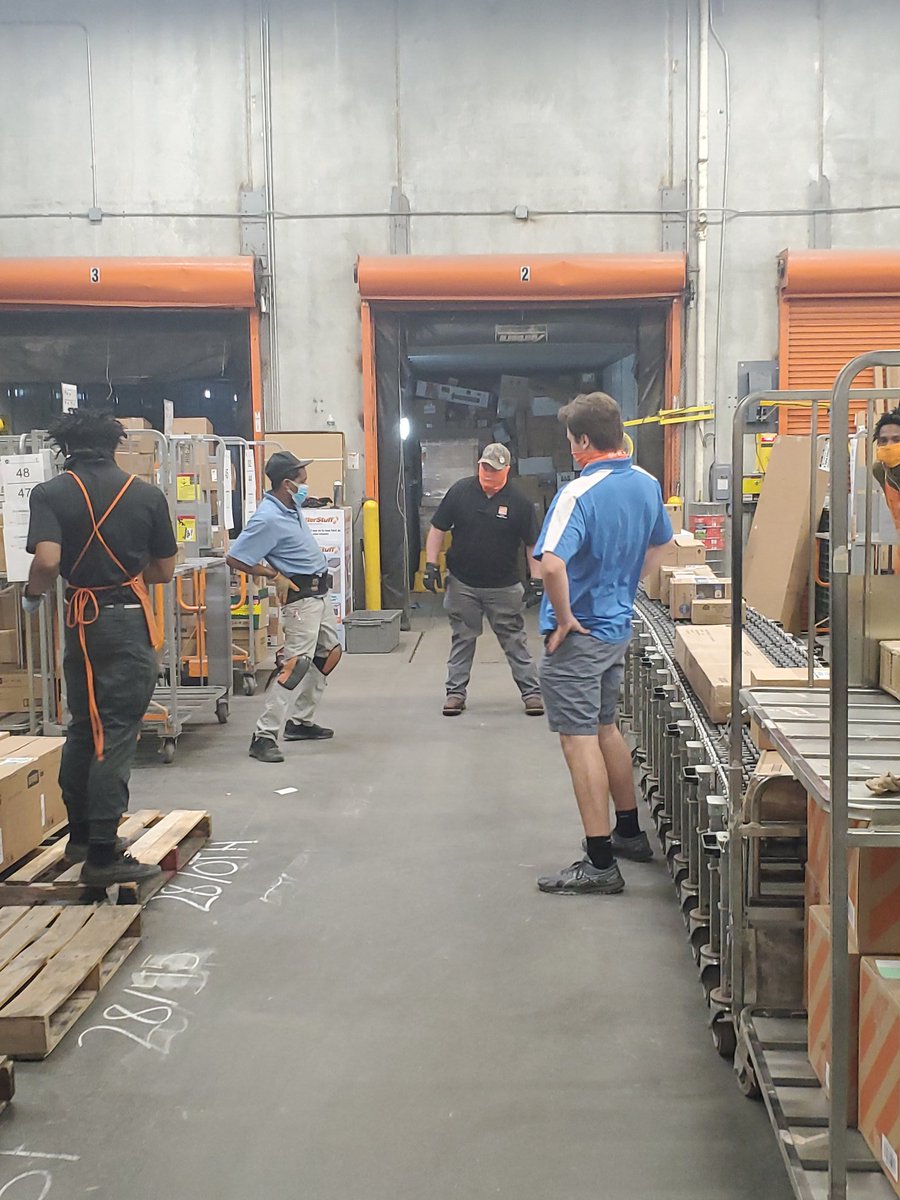 Freight team getting stretched out for another busy night <a href="/thedeen/">thedeen</a>,@MsYatesThd2510 , <a href="/Alexis_3323/">Alexis Hurley</a>