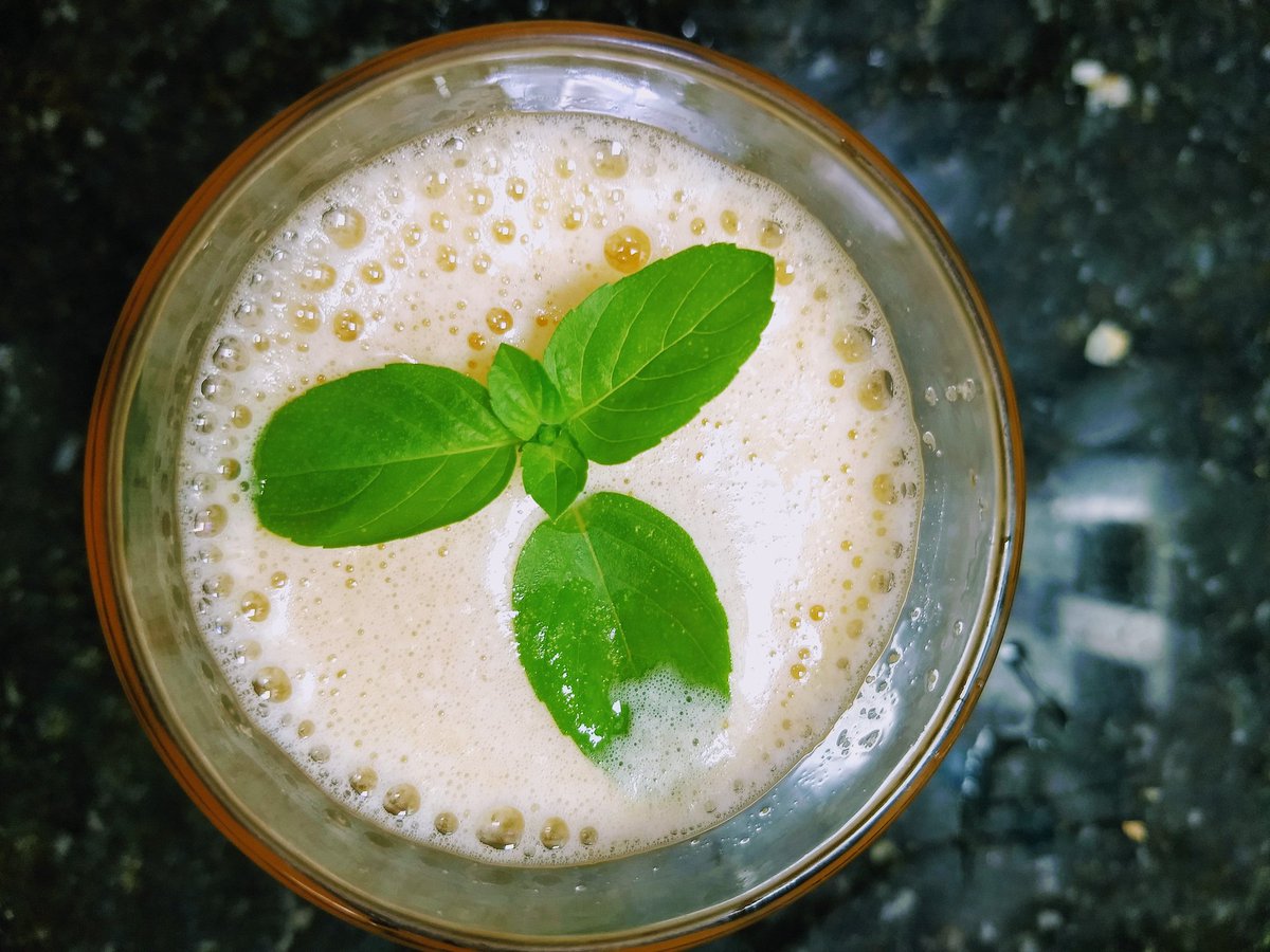 KUMYDA_'s tweet photo. Receita @lucabralmedeiros
3 laranjas lima descascadas
1/2 cenoura
Um pedaço de gengibre descascado

Retirar as sementes da laranja
Colocar tudo no liquidificador
Adicionar 750 ml de água
Bater por 40 segundos ( não triturar na totalidade.
Filtrar com uma peneira https://t.co/lSIrJX0Mn8