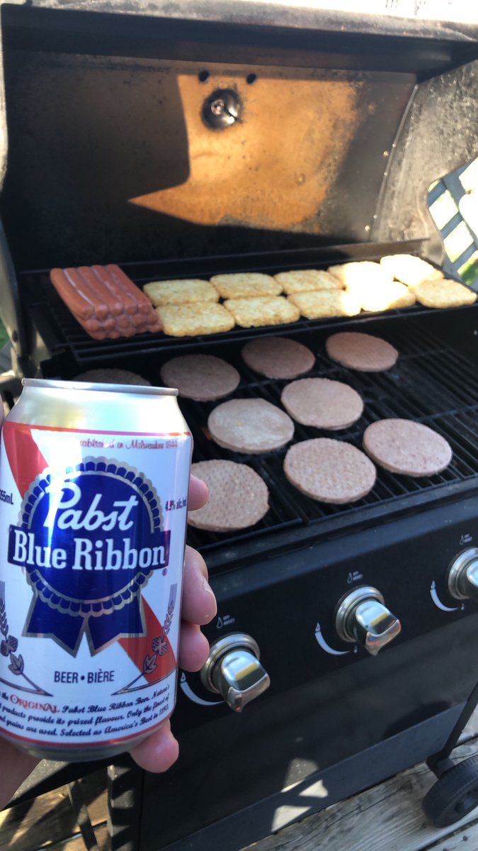 Darth_Bacca7's tweet photo. Lawns all cut so why not grill them burgs and dogs while having a cold Pabst https://t.co/nxxrFe8oWs